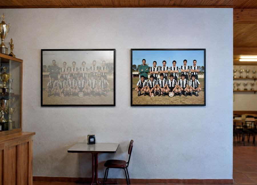 Quadro antigo e quadro restaurado lado a lado num clube